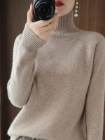 Женский свитер с высоким ..
