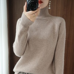 Женский свитер с высоким ..