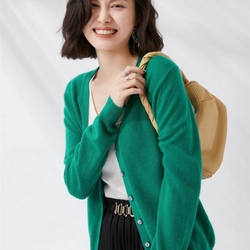 Женский кардиган с V-обра..