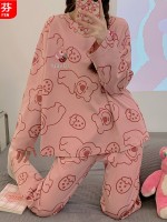 Женская пижама с клубнико..