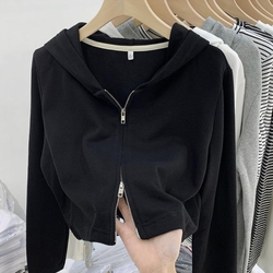 Стильная толстовка с капю..