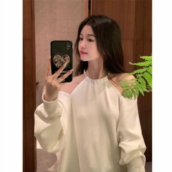 Футболка с вырезом на пле..