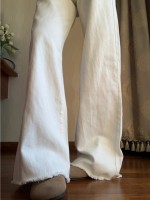 Белые длинные джинсы с ко..