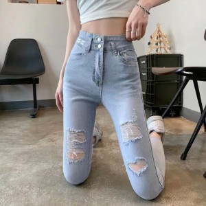 Комфортные женские джинсы..
