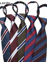 Мужские галстуки в полоск..
